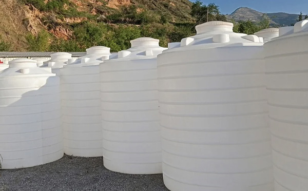 化工液体储存注意事项——选对PE东乡塑料桶避免安全隐患