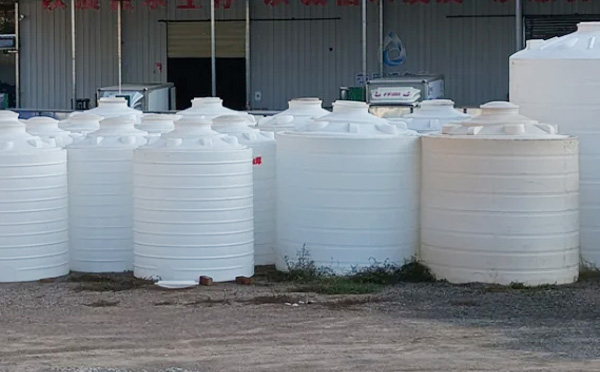 现代物流储存的基石：东乡塑料桶批发采购决策与行业应用全景解析