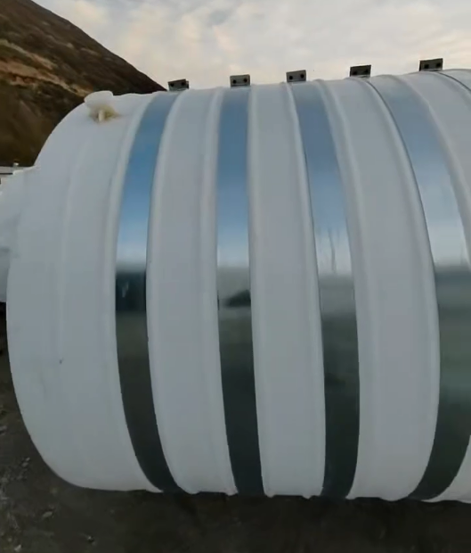圆形东乡塑料桶批量交付案例：结构稳定，适配多行业液体储运需求
